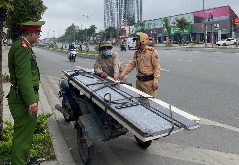 Công an quận Hồng Bàng: Kiên quyết vận động, xử lý xe tự chế